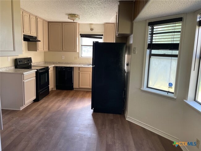 Building Photo - 2403 Hunt Dr