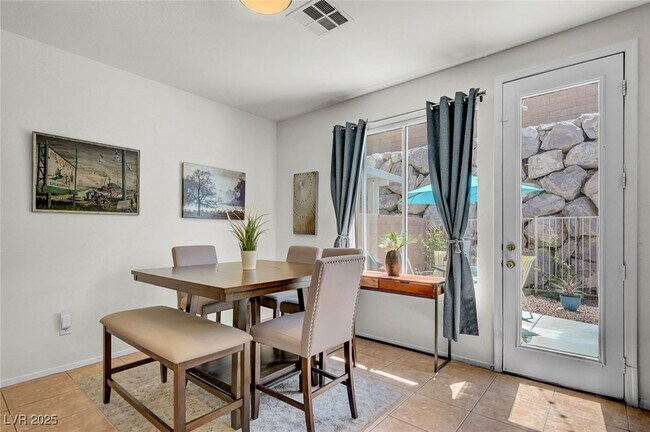 Foto del edificio - 725 Principle Point Ave