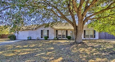 Building Photo - 404 Clairemore Ct