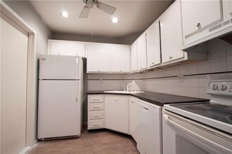 Building Photo - 3123 Oakland Shores Dr