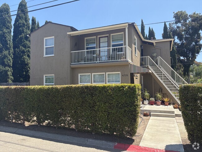 Building Photo - 4735 Lomitas Dr