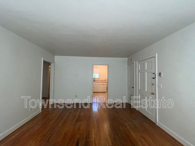 Foto del edificio - 507 Martine Rd
