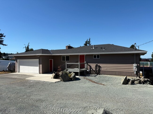 Building Photo - 3715 Q Ave
