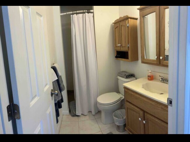 Building Photo - 2713 Northcrest Dr