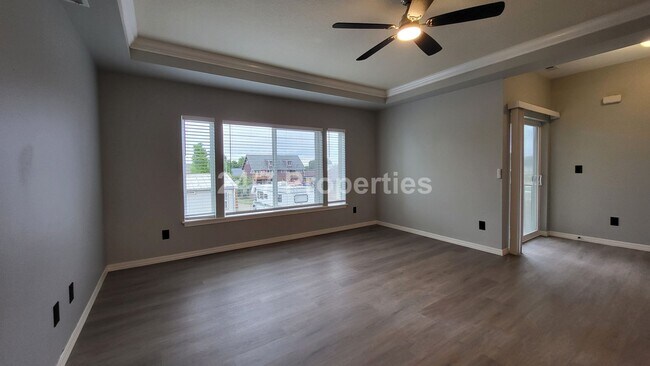Foto del edificio - Spacious and Modern 3-Story Townhome - Mol...