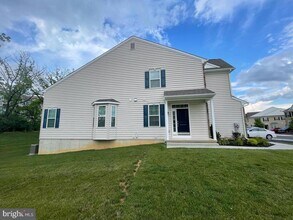 Building Photo - 516 Gray Feather Way