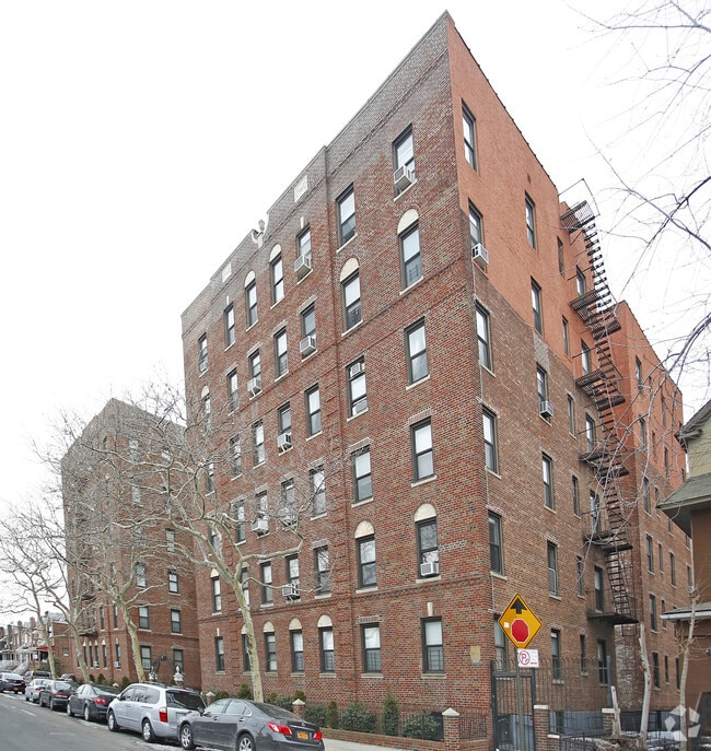 Building Photo - 2245 E 19th St