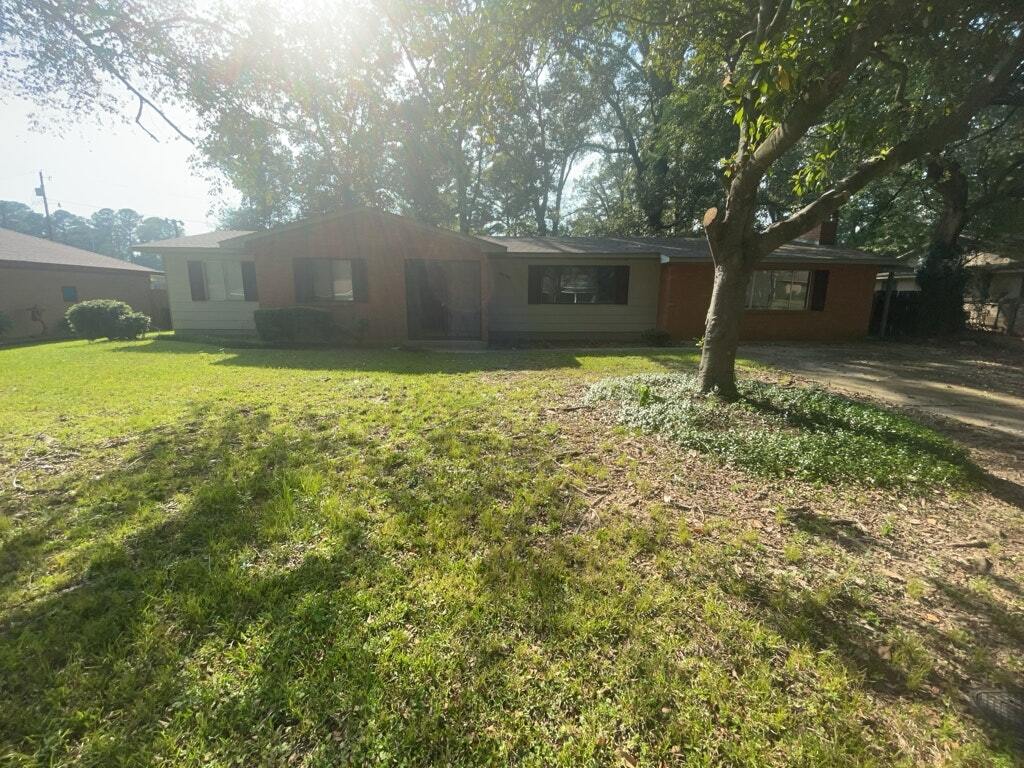 Foto principal - 3535 Exchange Dr