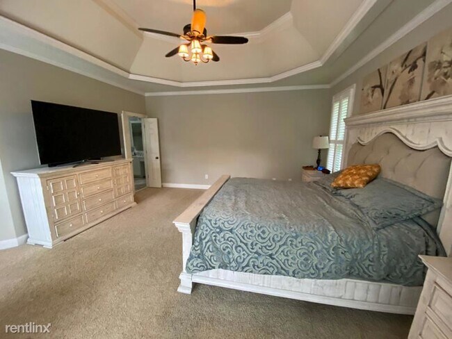 Building Photo - 6 br, 4.5 bath House - 4067 Andover Circle...