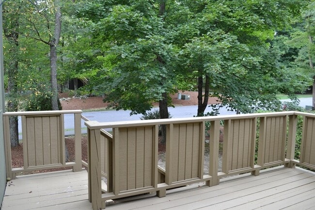 Building Photo - 53 Treetop Park