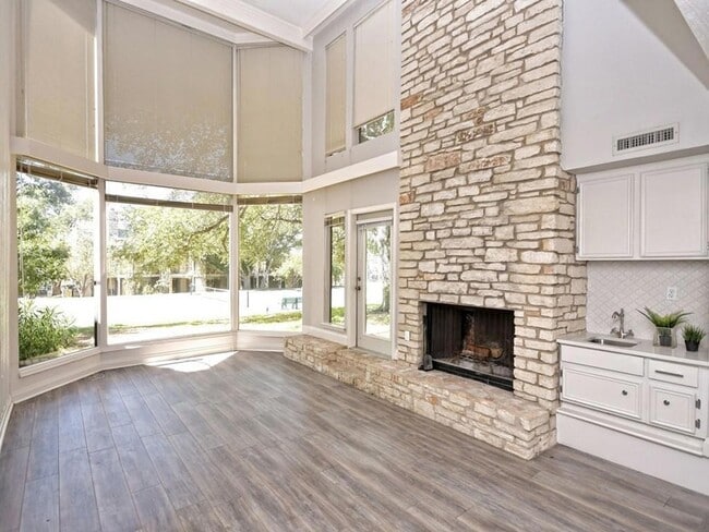 Building Photo - 147 World of Tennis Sq