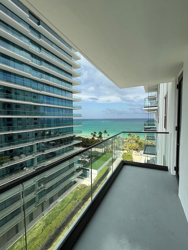 Foto del edificio - 10185 Collins Ave