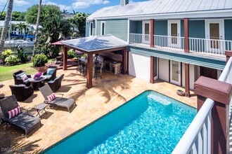 Building Photo - 374 14th Ave S