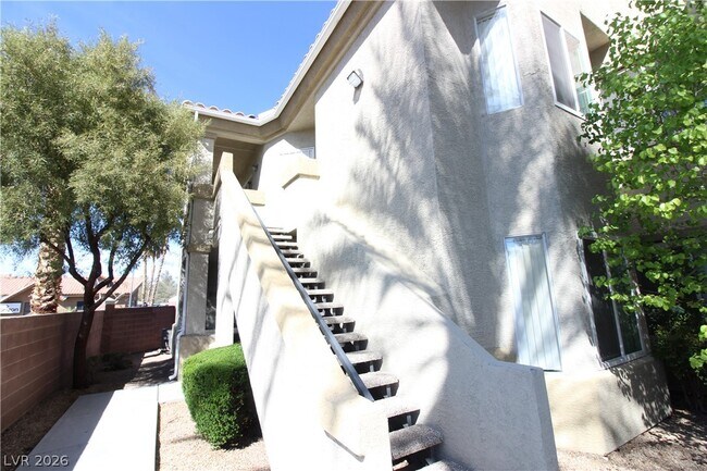 Foto del edificio - 6156 Pine Villa Ave