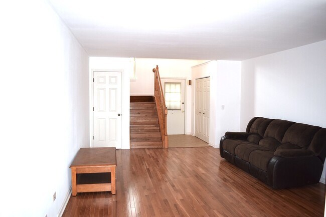Foto del edificio - 234 Carlisle Ave