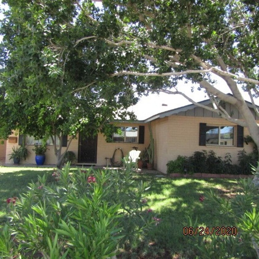 Foto principal - Beautiful Single story 4 bedroom 2 bath home.