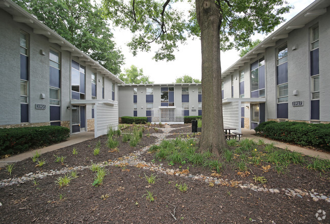 Prairie Village Apartments