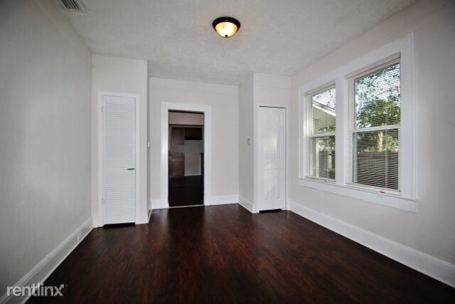 Building Photo - 3 br, 1 bath House - 457 E 46th St