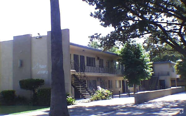 Building Photo - 567 N Holliston Ave