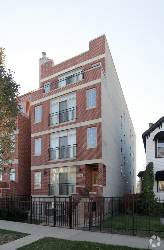 Primary Photo - 741 E 40th St