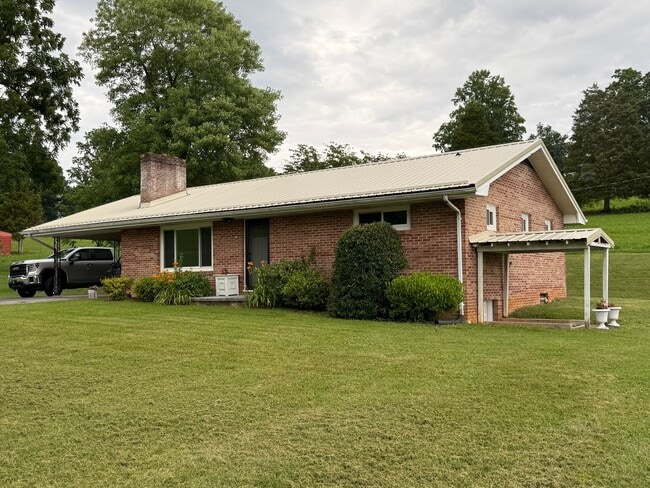 Building Photo - Spotless & Spacious! 3BR Home Near Volunte...
