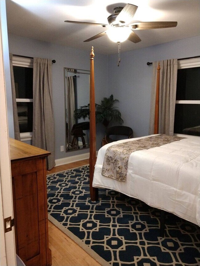 Building Photo - 2 Bedroom House in Oshkosh