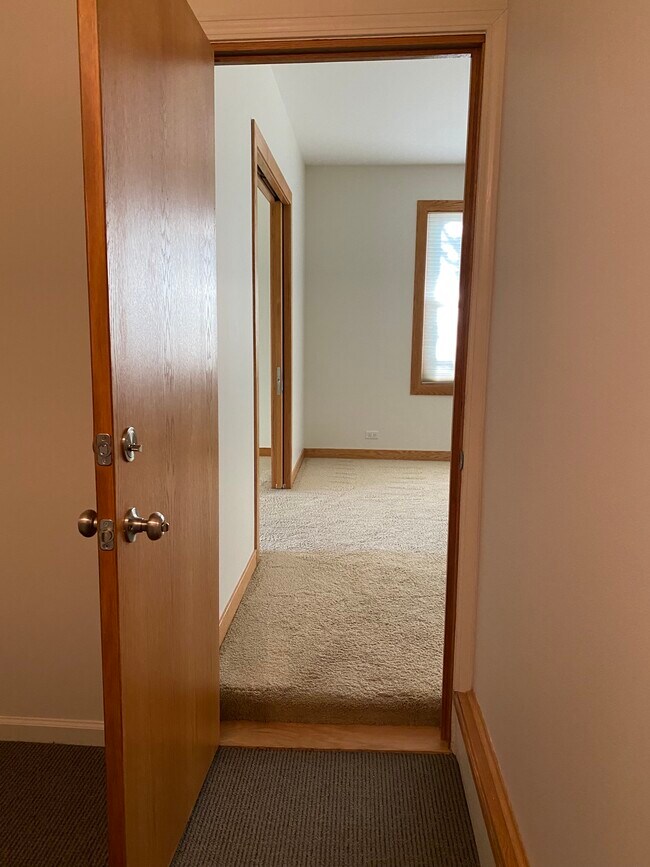 entrance to unit 2 - 1258 W Webster Ave