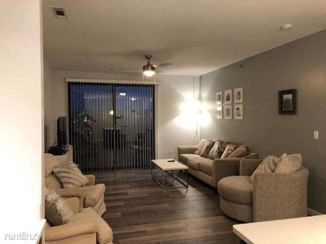 Foto del edificio - 2 br, 2 bath Apartment - 128 W Mishawaka Ave