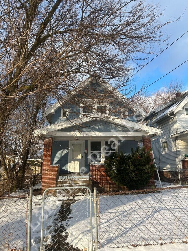 Building Photo - 1656 Macomber St