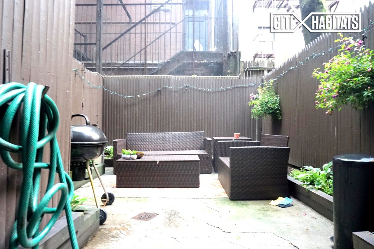 Primary Photo - 300 E 73rd St