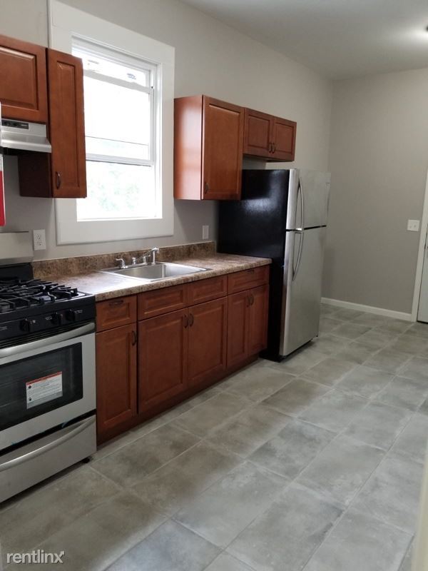 Building Photo - 3 br, 1 bath Apartment - 14 Smith St