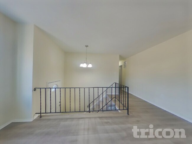 Foto del edificio - 3109 Lakehurst Ave