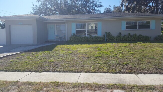 Building Photo - 559 Locklie St