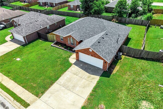 Building Photo - 511 Dewberry Ln