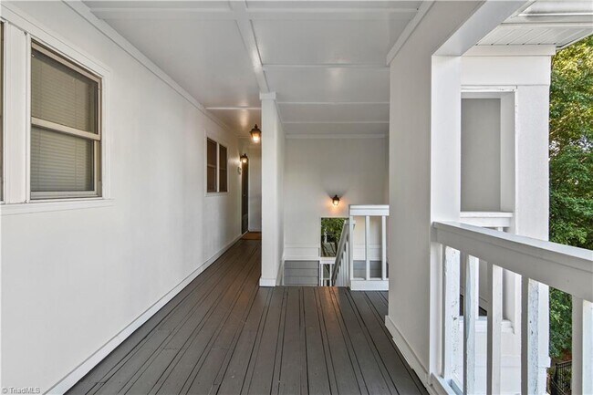 Foto del edificio - 229 Oakwood Ct