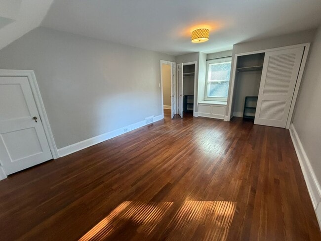Building Photo - 208 Woodland Dr
