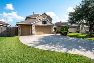 Building Photo - 10019 Lynnwood Dr