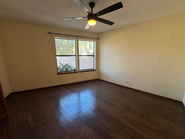 Foto del edificio - Glenwood Hills Luxury Home