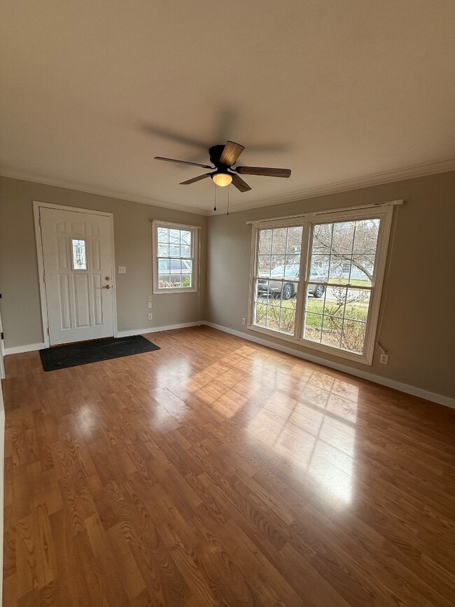 Building Photo - 305 Cherokee Village Dr