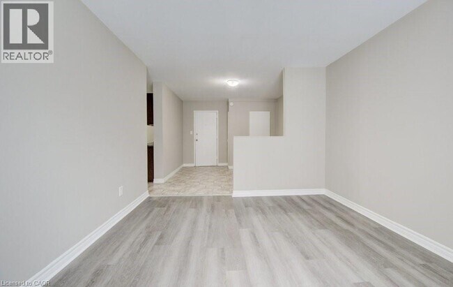 Photo du bâtiment - 930 Eagle St N