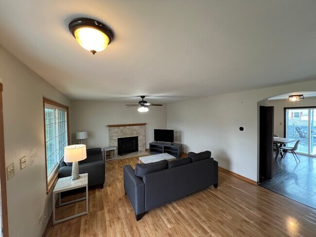 Building Photo - 1301 Brookfield Dr