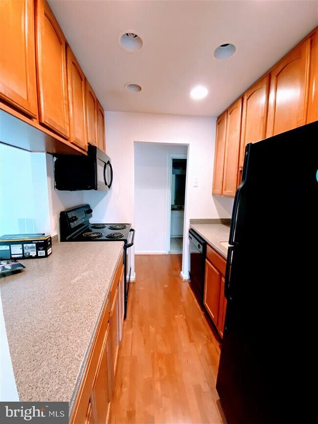 Building Photo - 122 Westwick Ct
