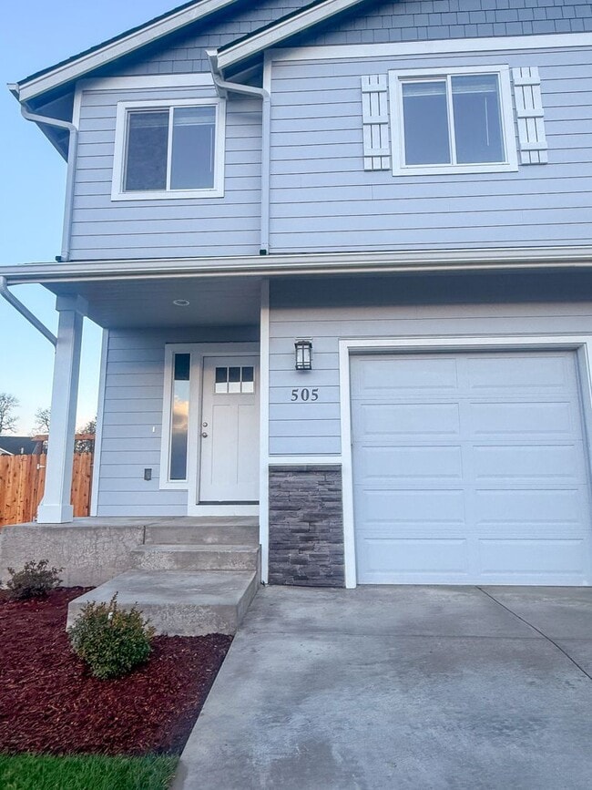 Foto del edificio - 505-507 NW Hillcrest Dr