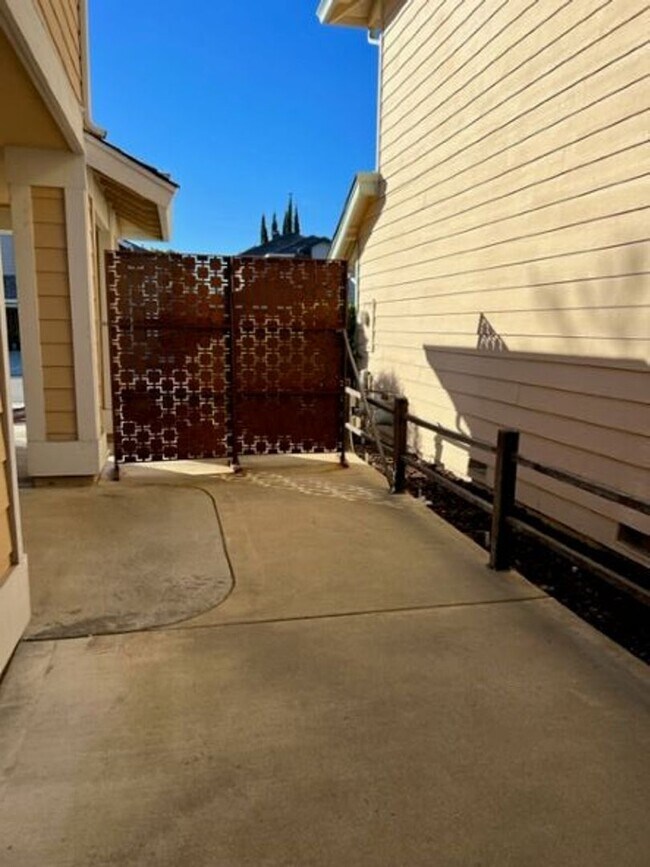 Building Photo - Campbell Gem