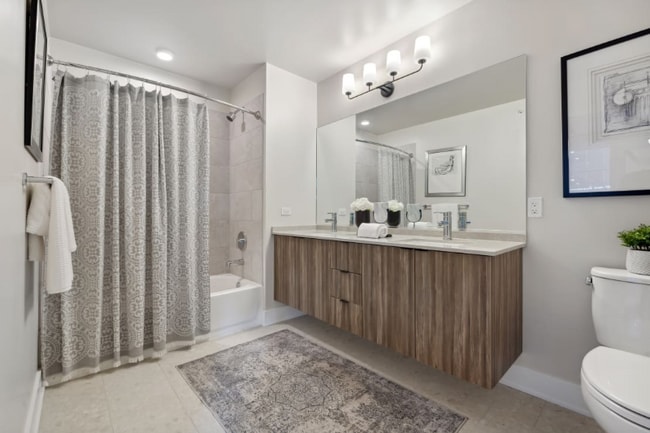 Foto del edificio - 1050 W Van Buren St