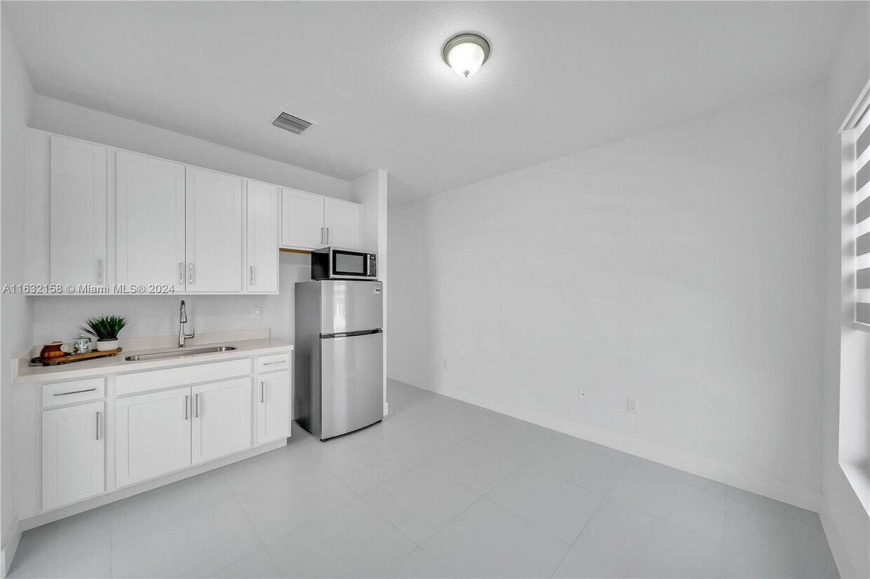 Primary Photo - 14437 SW 19th St