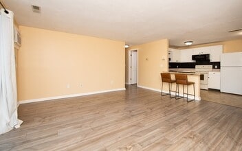 Building Photo - 1585 Braley Rd