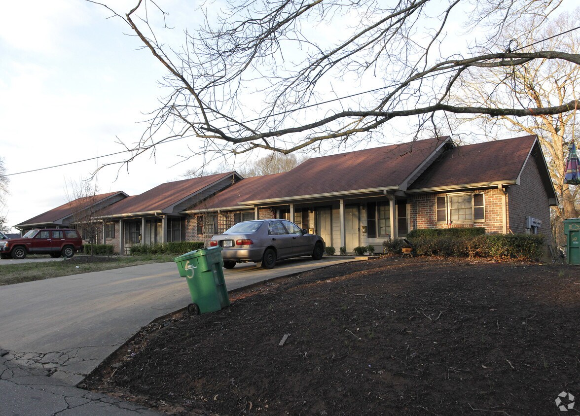 190 Brown St, Canton, GA 30114 Apartments in Canton, GA