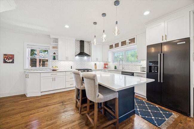 Building Photo - 825 Merrill St