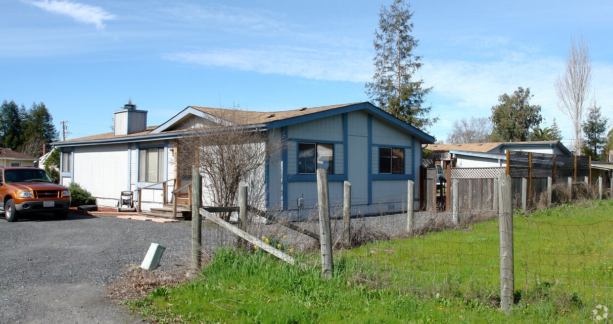 Building Photo - 961-963 Rose Meadow Ct